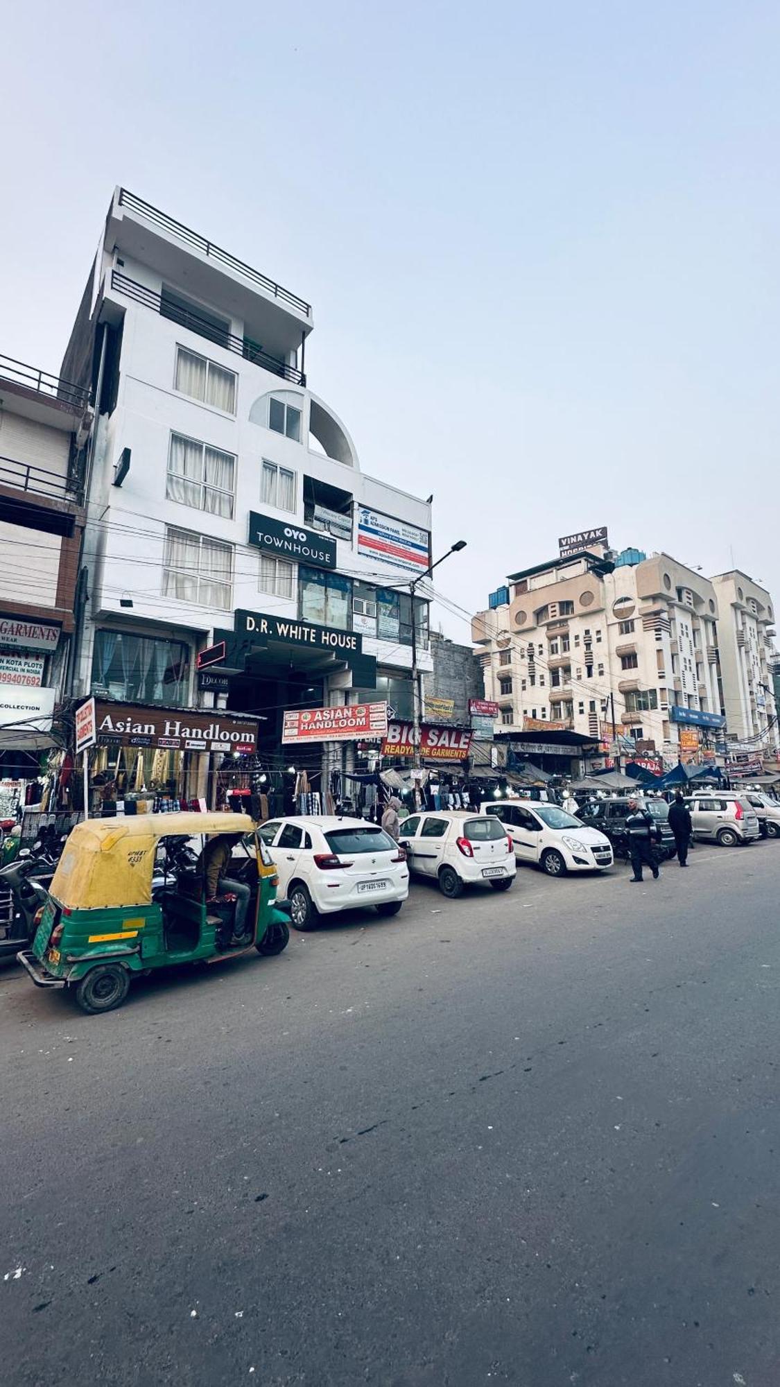 Hotel Relax In - Noida Sector 18 Ngoại thất bức ảnh