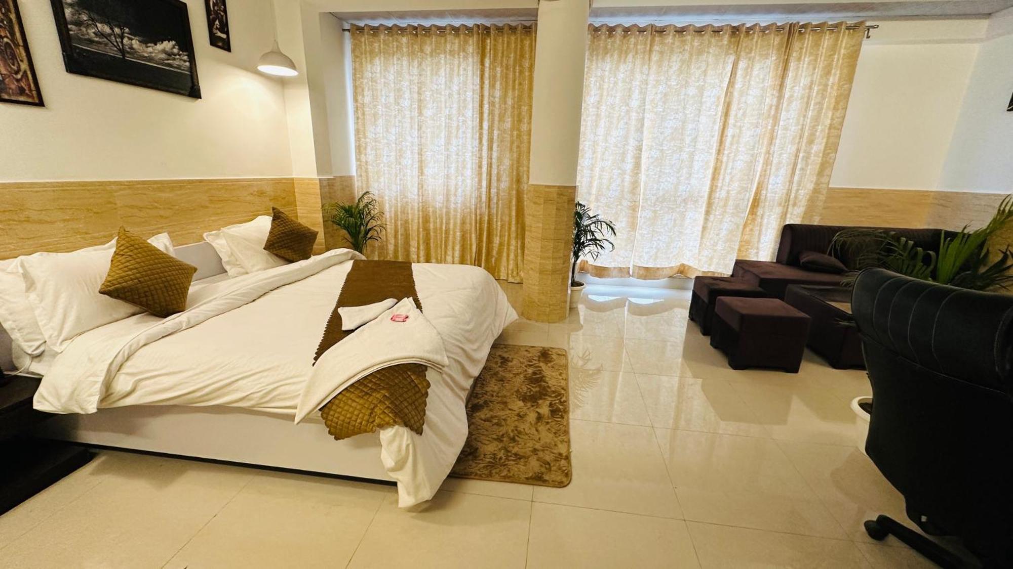 Hotel Relax In - Noida Sector 18 Ngoại thất bức ảnh